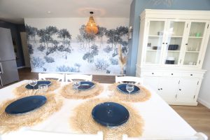 joli gîte de vacances dans les landes vue de la salle à manger