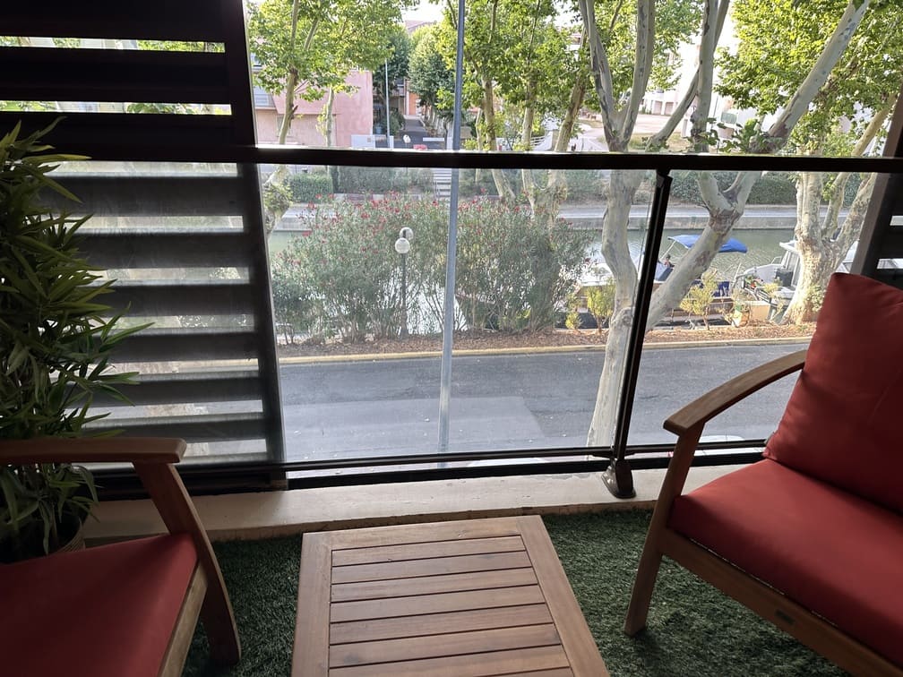 Balcon terrasse appartement T2 quai secret d'augustine Narbonne