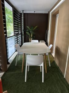 Grand balcon appartement T2 quai Narbonne centre secret d'augustine