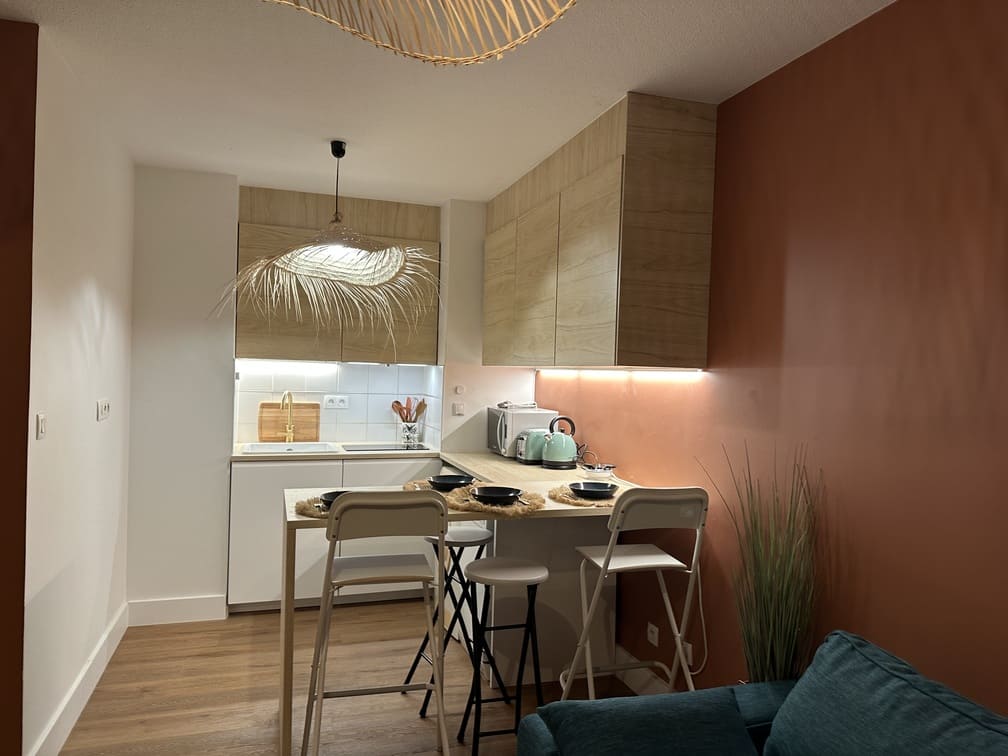 Kitchenette appartement T2 quai secret d'augustine Narbonne Centre