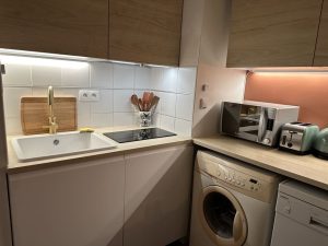 Machine à laver et lave vaisselle appartement T2 quai secret d'augustine Narbonne Centre