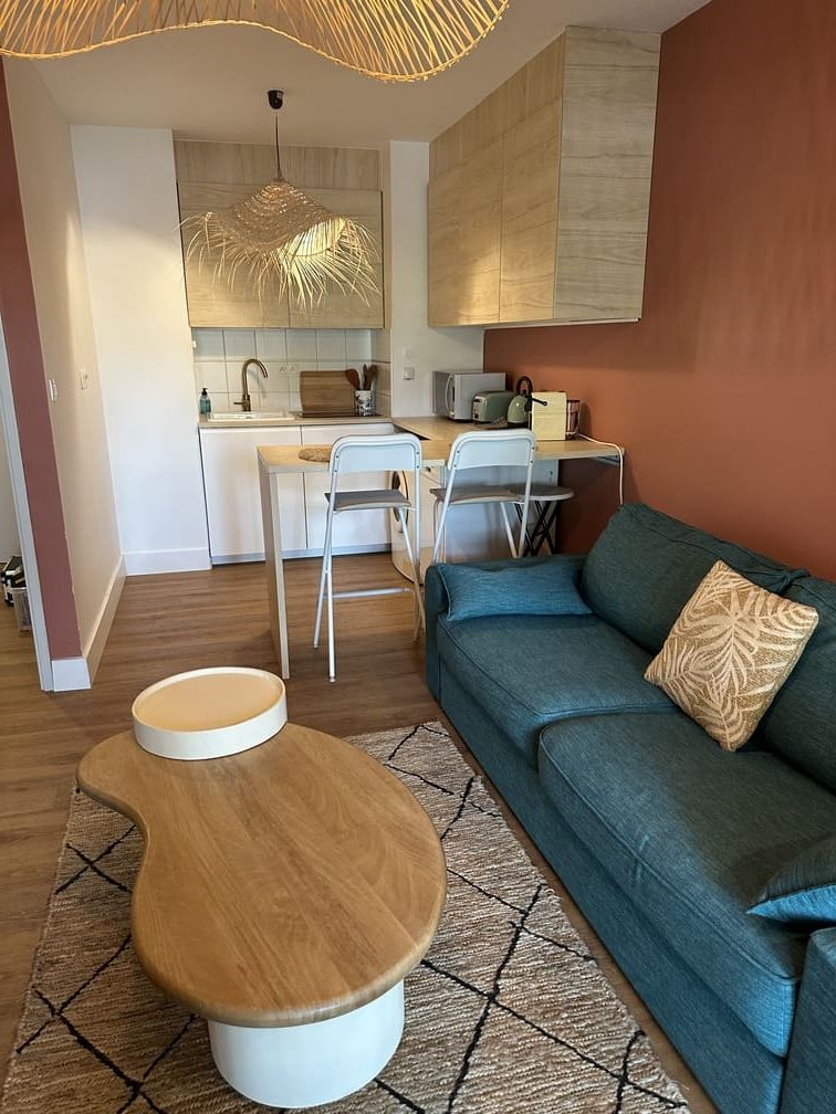 Salon appartement T2 quai secret d'augustine à Narbonne