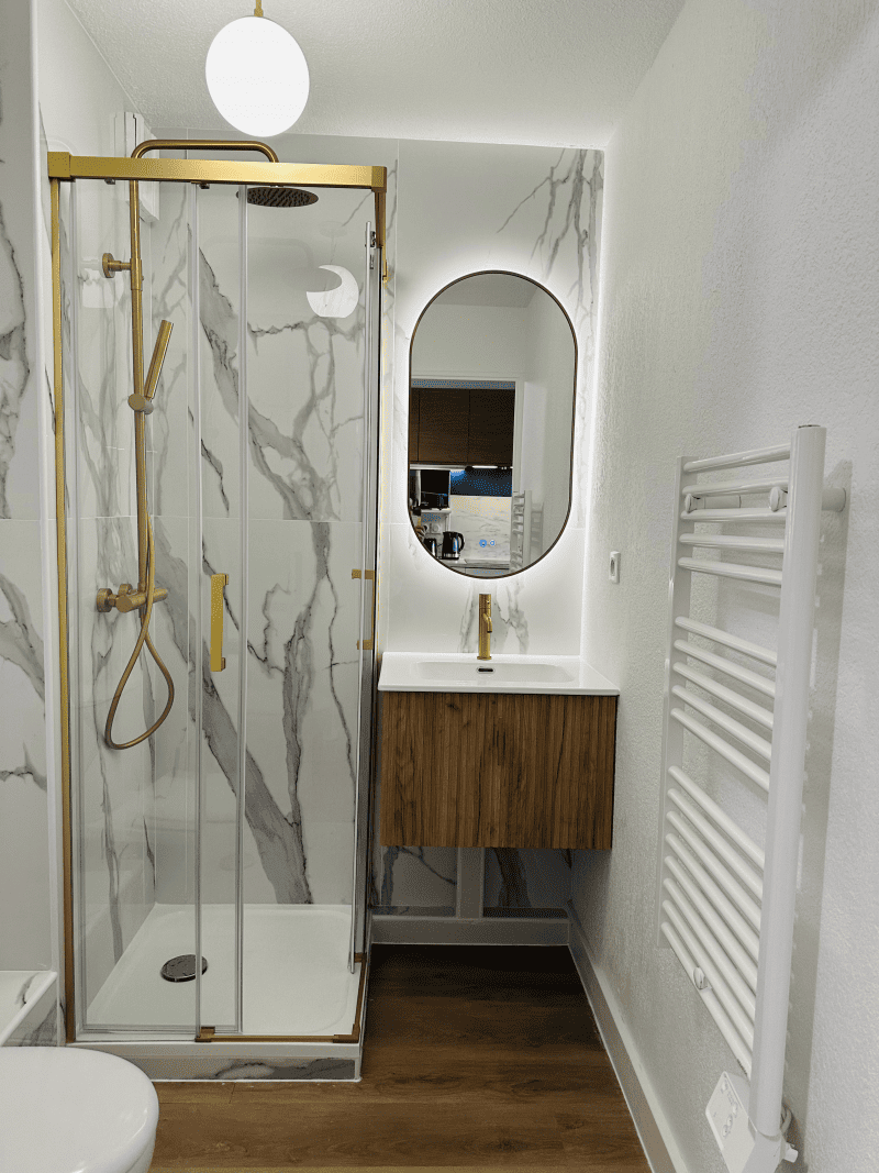 Salle de bain de la location vacances sur le Canal de la Robine à Narbonne