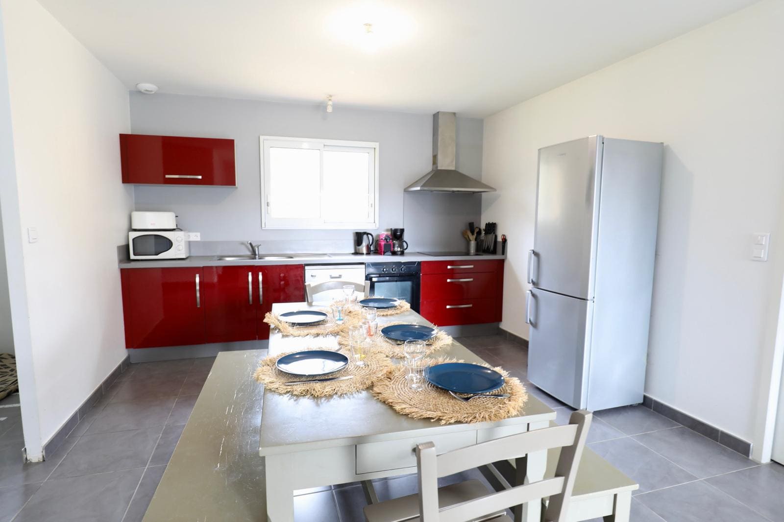 Salon et cuisine de la Villa Océane Location de vacances à Mimizan maison familiale