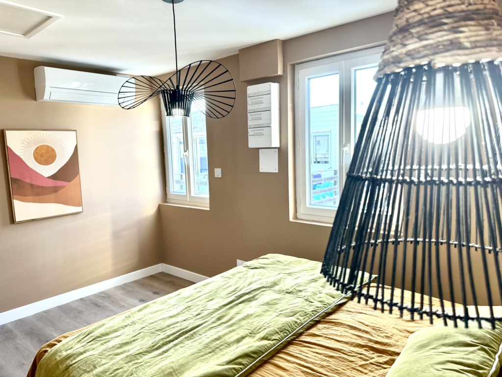 Chambre confortable chalet de vacances à Gruissan Plage
